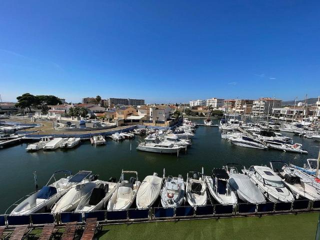 Piso en venta en calle CL del Cap de la Gola, Roses, de 72 m² 2 habitaciones por 299.000
