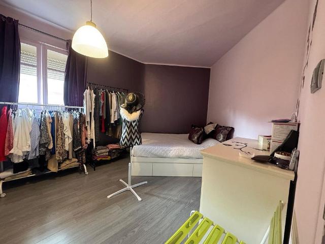 Piso en venta en calle CL El Bages, Lleida, de 111 m² 4 habitaciones por 135.000