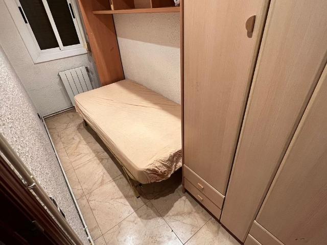 Piso en venta en calle CL Escorial, Badalona, de 52 m² 2 habitaciones por 149.000