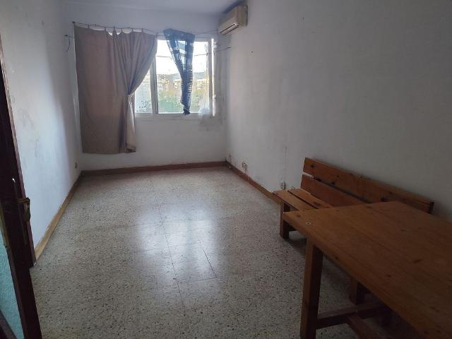 Piso en venta en calle CL Foneria, Barcelona, de 87 m² 4 habitaciones por 298.000