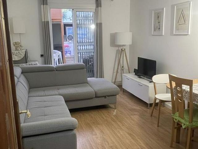 Piso en venta en calle CL Jaume Pinent, Barcelona, de 46 m² 3 habitaciones por 169.000