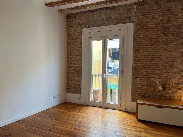Piso en venta en calle CL Lleo, Barcelona, de 69 m² 1 habitación por 268.000