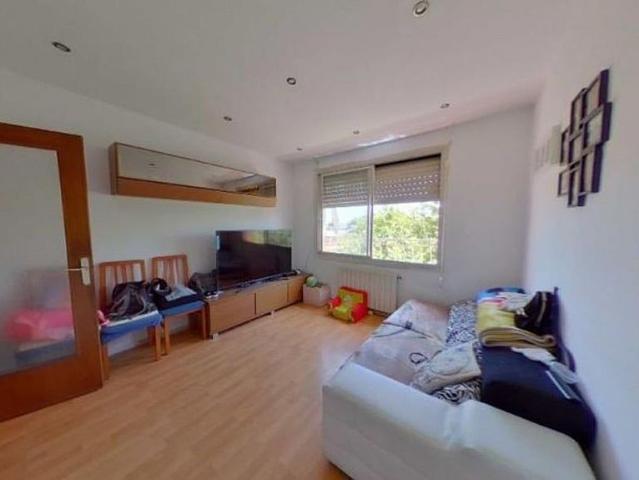 Piso en venta en calle CL Palamos, Barcelona, de 76 m² 3 habitaciones por 143.345
