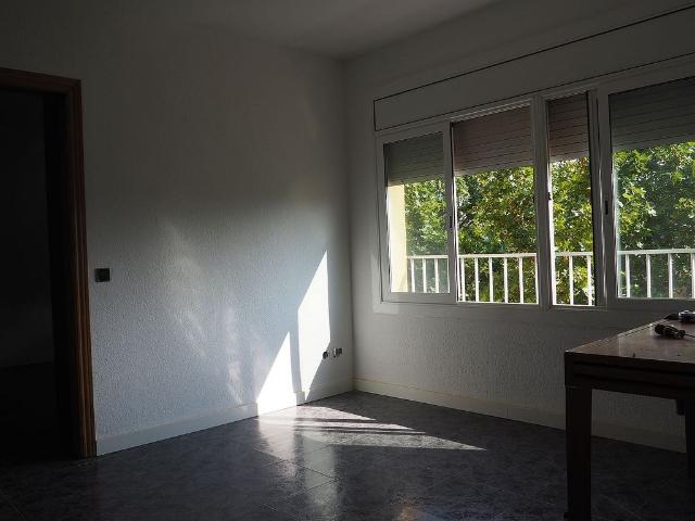 Piso en venta en calle CL Sallusti de, Sabadell, de 65 m² 3 habitaciones por 175.000