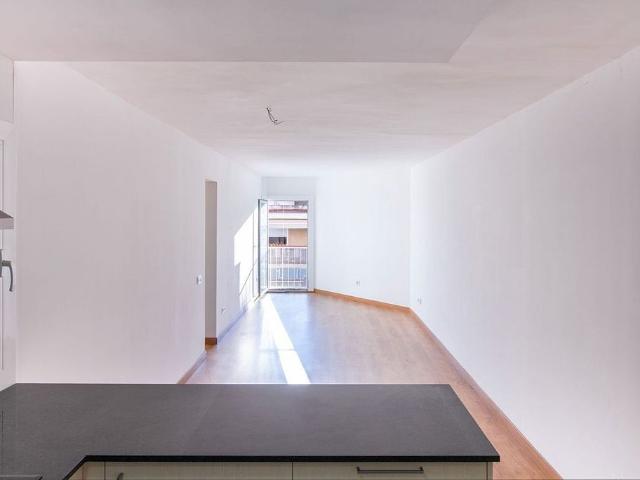 Piso en venta en calle CL Verdi, Barcelona, de 73 m² 2 habitaciones por 330.000