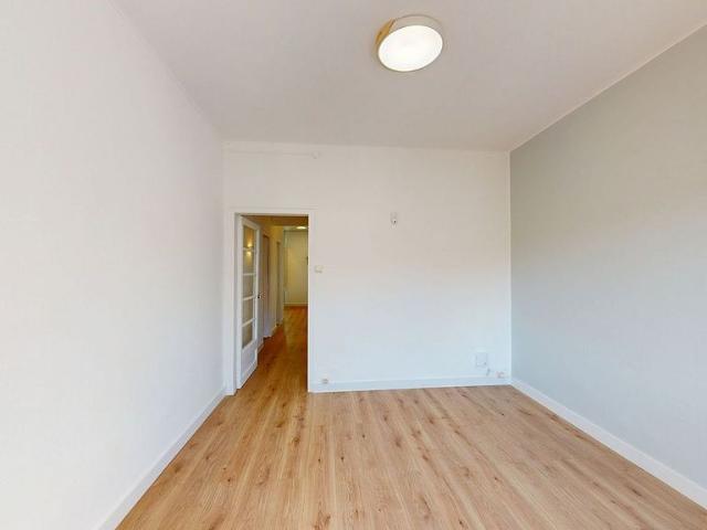 Piso en venta en calle Coimbra, Barcelona, de 72 m² 3 habitaciones por 350.000