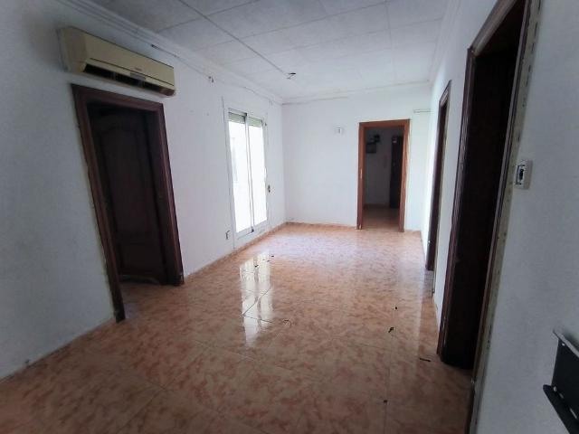 Piso en venta en calle Cooperativa, Hospitalet de Llobregat, L´, de 67 m² 3 habitaciones por 195.000