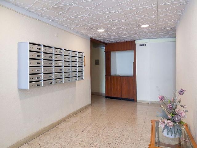 Piso en venta en calle Coll del Portell, Barcelona, de 52 m² 3 habitaciones por 280.000