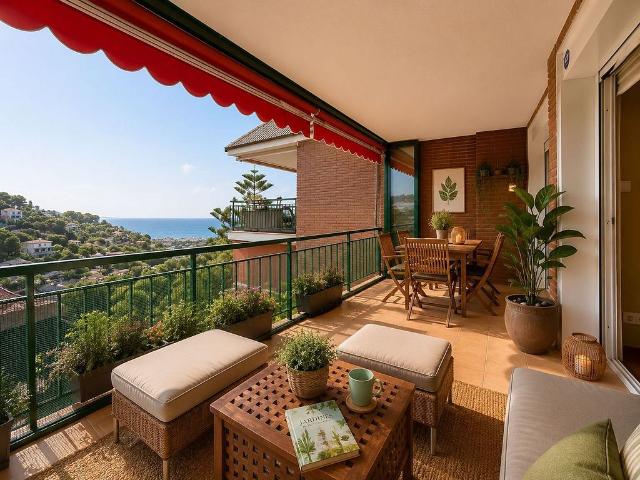 Piso en venta en calle Collet, Castelldefels, de 94 m² 3 habitaciones por 458.700