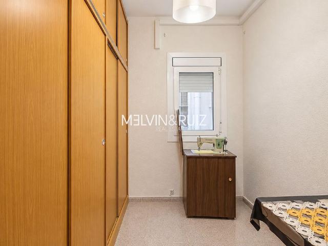 Piso en venta en calle Comte D'urgell, Barcelona, de 58 m² 3 habitaciones por 400.000