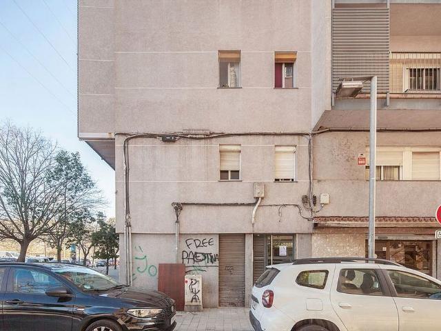 Piso en venta en calle Conca, Montcada i Reixac, de 66 m² 3 habitaciones por 64.000