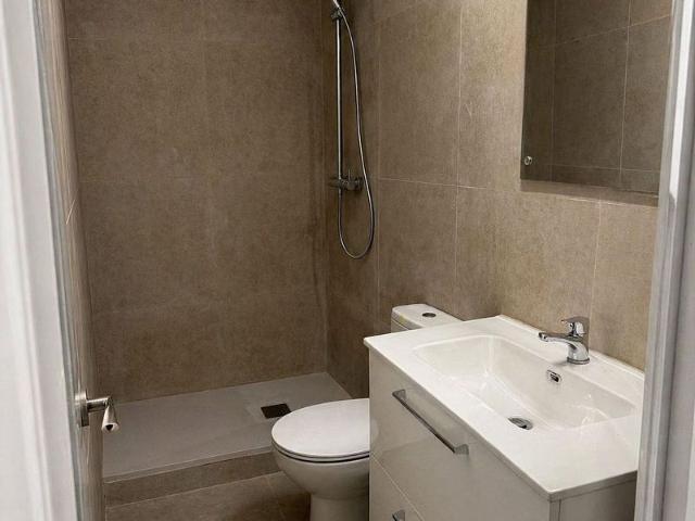 Piso en venta en calle Constitución, Barcelona, de 108 m² 6 habitaciones por 560.000