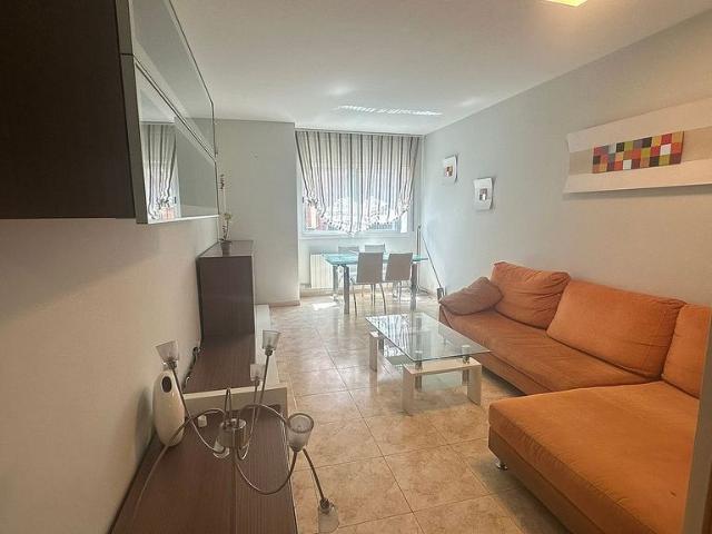 Piso en venta en calle Constitucion, Castelldefels, de 64 m² 2 habitaciones por 438.000
