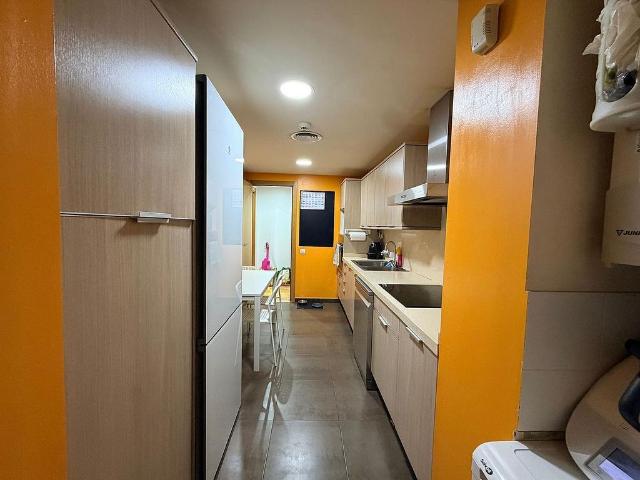 Piso en venta en calle Cosmos, Barcelona, de 70 m² 3 habitaciones por 369.000