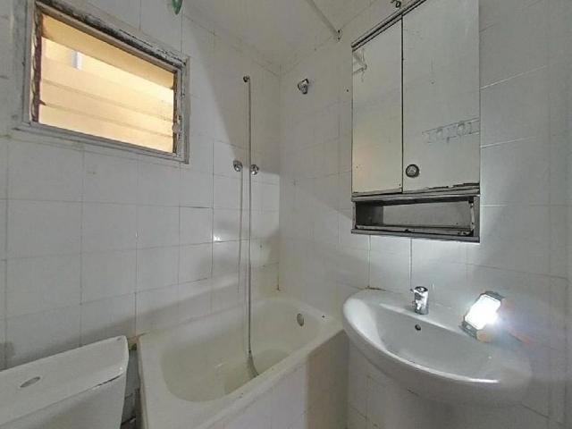 Piso en venta en calle Cordoba, Badalona, de 61 m² 3 habitaciones por 65.500