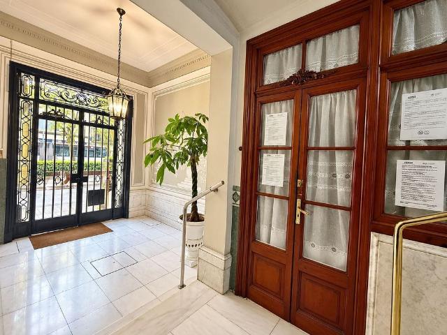 Piso en venta en calle Corts Catalanes, Barcelona, de 146 m² 4 habitaciones por 725.000