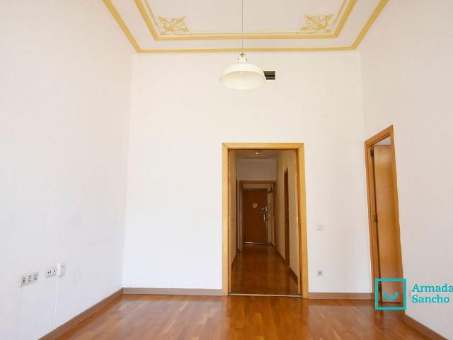 Piso en venta en calle Corts Catalanes, Barcelona, de 70 m² 2 habitaciones por 420.000