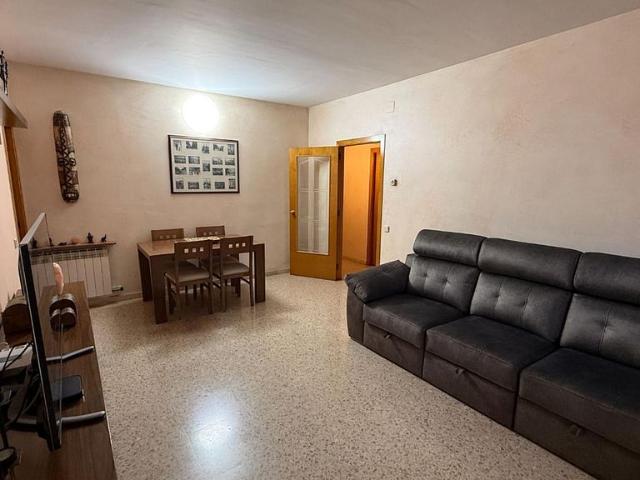 Piso en venta en calle Cr Energia, Cornellà de Llobregat, de 94 m² 4 habitaciones por 364.000