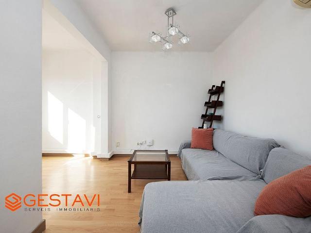 Piso en venta en calle Creu Coberta, Barcelona, de 64 m² 3 habitaciones por 420.000