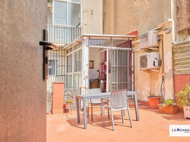 Piso en venta en calle Creu Coberta, Barcelona, de 75 m² 3 habitaciones por 425.000