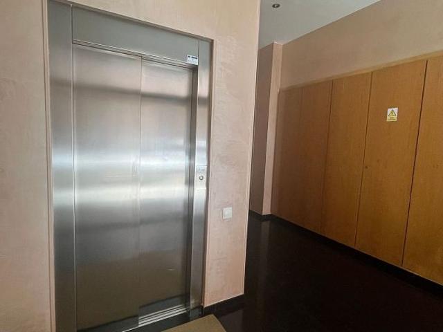 Piso en venta en calle D'àger, Lleida, de 90 m² 4 habitaciones por 174.000