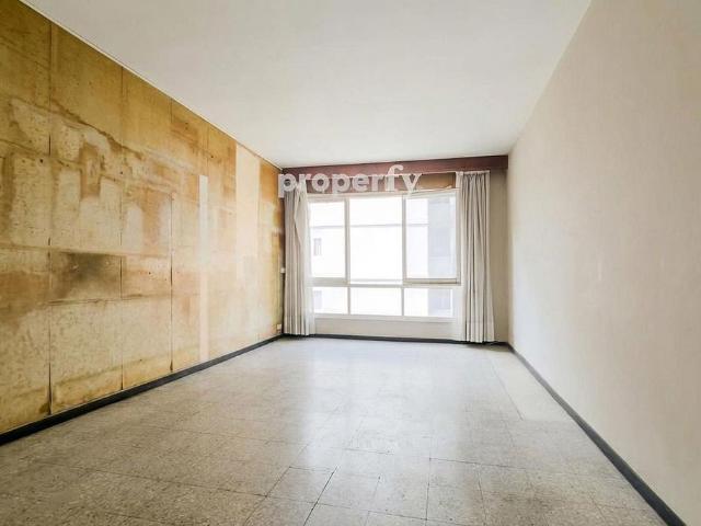 Piso en venta en calle D'agramunt, Barcelona, de 103 m² 4 habitaciones por 475.000