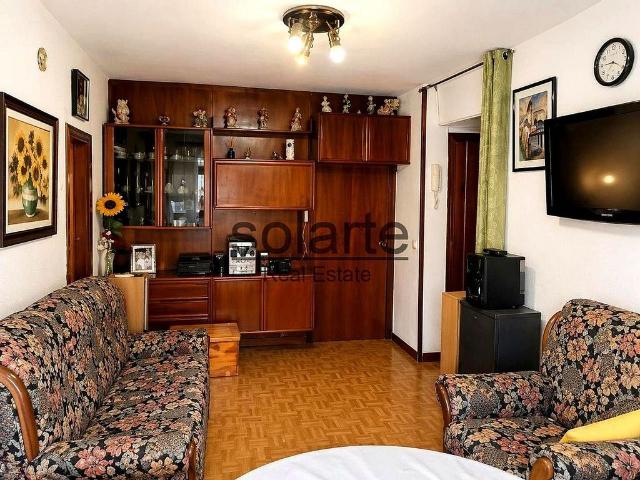 Piso en venta en calle D'aiguablava, Barcelona, de 44 m² 3 habitaciones por 140.000