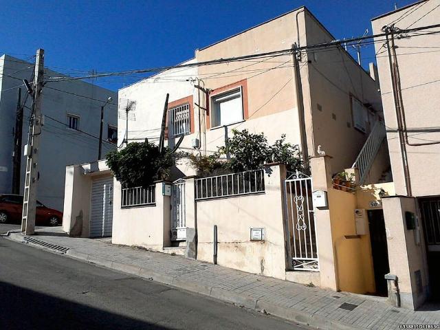 Piso en venta en calle D'alacant, Sant Vicenç dels Horts, de 130 m² 3 habitaciones por 193.000