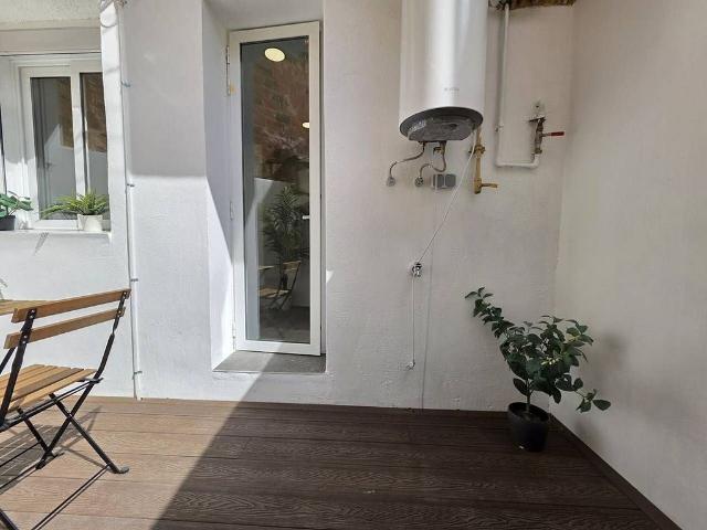 Piso en venta en calle D'alexandre Galí, Barcelona, de 65 m² 2 habitaciones por 329.000