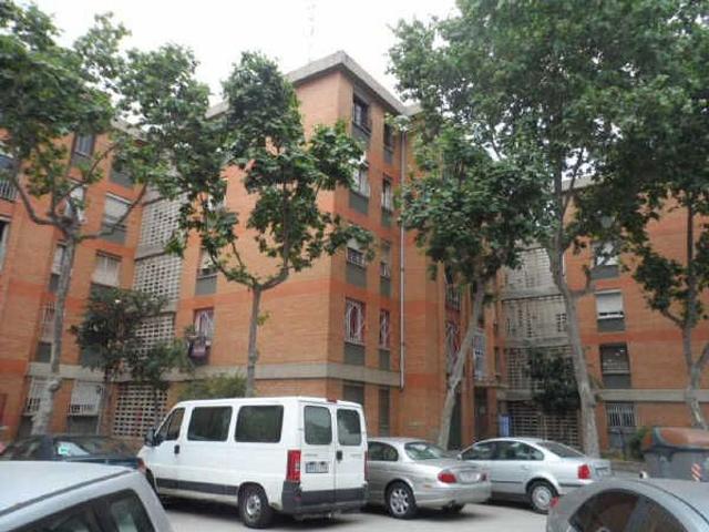Piso en venta en calle D'alfons XII, Badalona, de 56 m² 3 habitaciones por 86.000