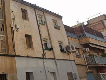 Piso en venta en calle D'amadeu Vives, Cornellà de Llobregat, de 75 m² 1 habitación por 124.000