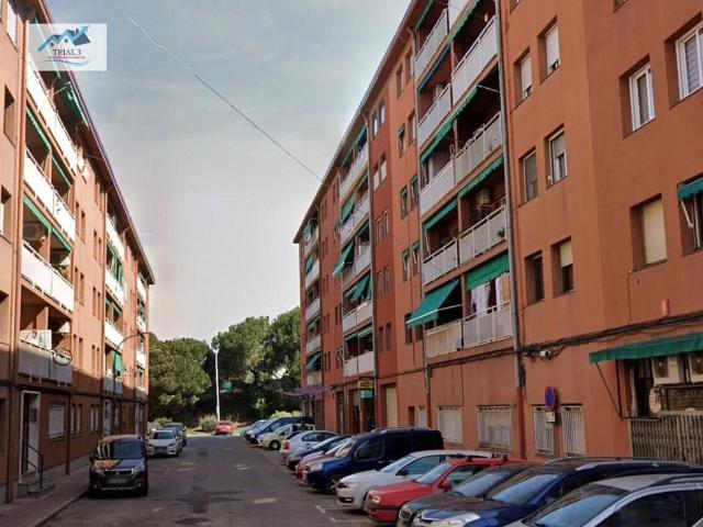 Piso en venta en calle D'amèrica, Terrassa, de 77 m² 3 habitaciones por 95.000