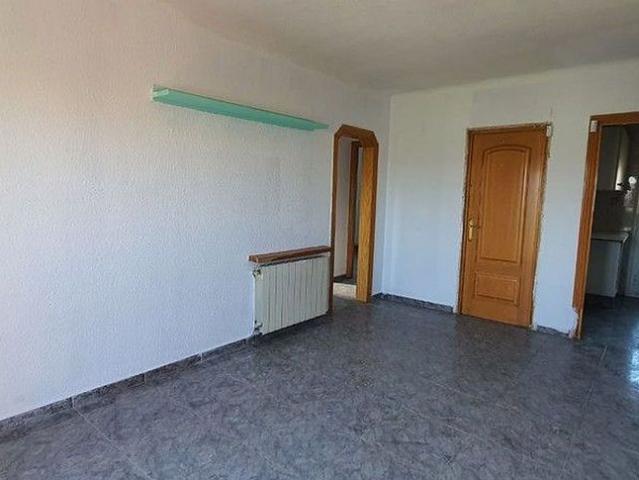 Piso en venta en calle D'amílcar Barca, Sabadell, de 69 m² 3 habitaciones por 71.900