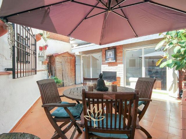 Piso en venta en calle D'amílcar, Barcelona, de 52 m² 3 habitaciones por 350.000