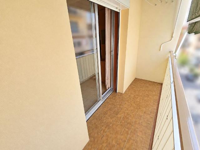 Piso en venta en calle D'àngel Guimerà, Badalona, de 50 m² 3 habitaciones por 175.000