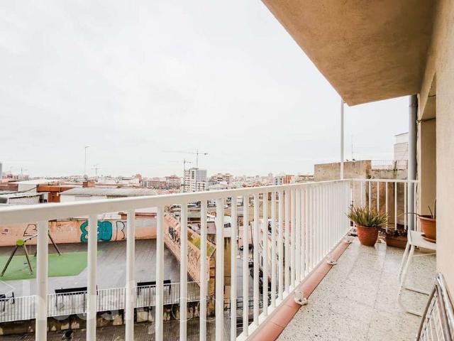 Piso en venta en calle D'àngel Guimerà, Badalona, de 86 m² 4 habitaciones por 279.990