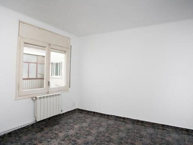 Piso en venta en calle D'àngel Guimerà, Salt, de 104 m² 4 habitaciones por 91.300