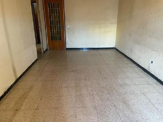 Piso en venta en calle D'àngel Guimerà, Salt, de 85 m² 3 habitaciones por 74.900