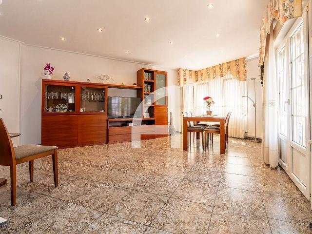 Piso en venta en calle D'àngel Guimerà, Sant Joan Despí, de 82 m² 3 habitaciones por 360.000