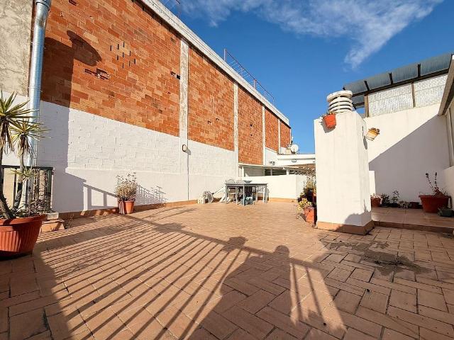Piso en venta en calle D'antoni Gaudí, Sant Boi de Llobregat, de 110 m² 4 habitaciones por 337.000