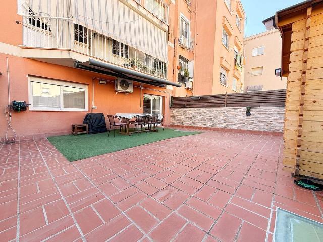 Piso en venta en calle D'antoni Gaudí, Sant Boi de Llobregat, de 75 m² 2 habitaciones por 289.000
