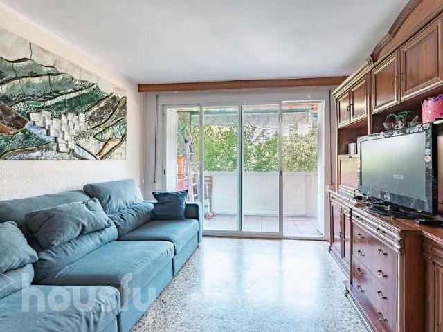 Piso en venta en calle D'antonio Machado, Barcelona, de 104 m² 4 habitaciones por 399.000
