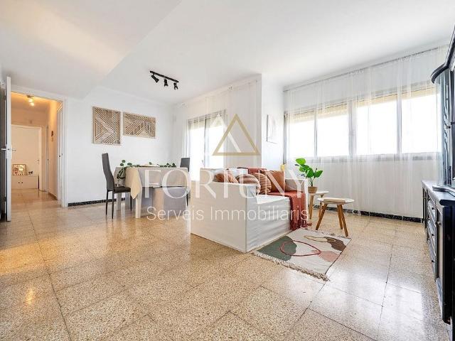 Piso en venta en calle D'astorga, Reus, de 72 m² 4 habitaciones por 134.900