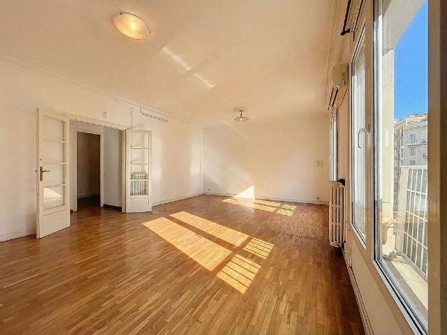 Piso en venta en calle D'aragó, Barcelona, de 106 m² 3 habitaciones por 475.000