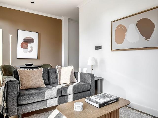 Piso en venta en calle D'aragó, Barcelona, de 47 m² 1 habitación por 349.000