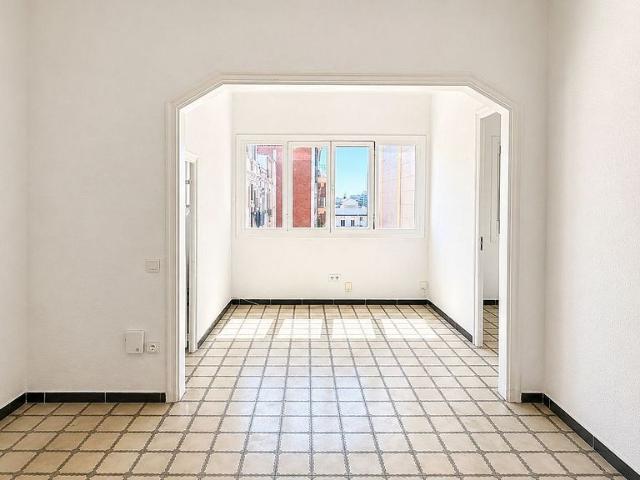 Piso en venta en calle D'aragó, Barcelona, de 76 m² 4 habitaciones por 429.000