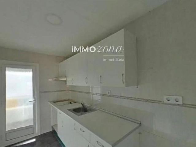 Piso en venta en calle D'archidona, Sabadell, de 60 m² 3 habitaciones por 68.180
