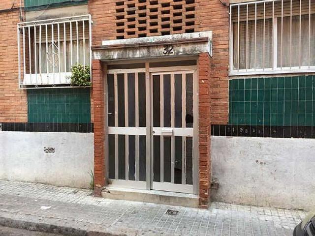 Piso en venta en calle D'archidona, Sabadell, de 61 m² 3 habitaciones por 42.800