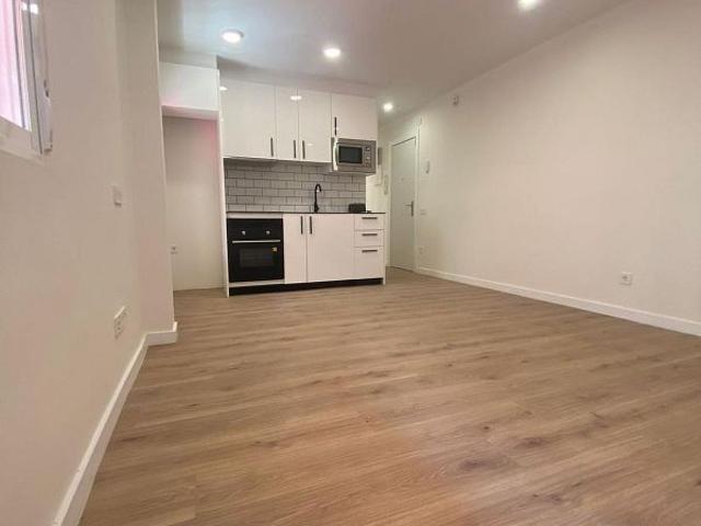 Piso en venta en calle D'argullós, Barcelona, de 54 m² 3 habitaciones por 248.000