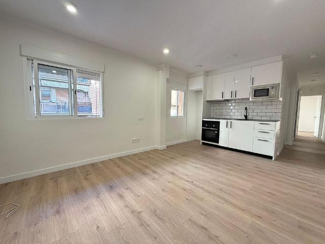 Piso en venta en calle D'argullós, Barcelona, de 63 m² 3 habitaciones por 248.000